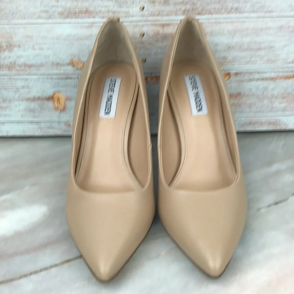 Steve Madden Luiza Stilettos in Nude/Beige